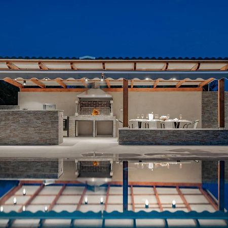 Antonia Villa - Luxurious Serenity With Private Pool, By Zantewize Kalipadhon Luaran gambar