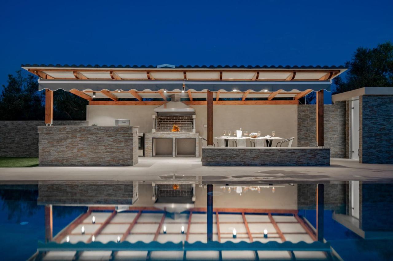Antonia Villa - Luxurious Serenity With Private Pool, By Zantewize Kalipadhon Luaran gambar