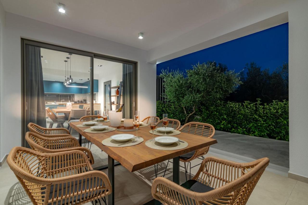 Antonia Villa - Luxurious Serenity With Private Pool, By Zantewize Kalipadhon Luaran gambar