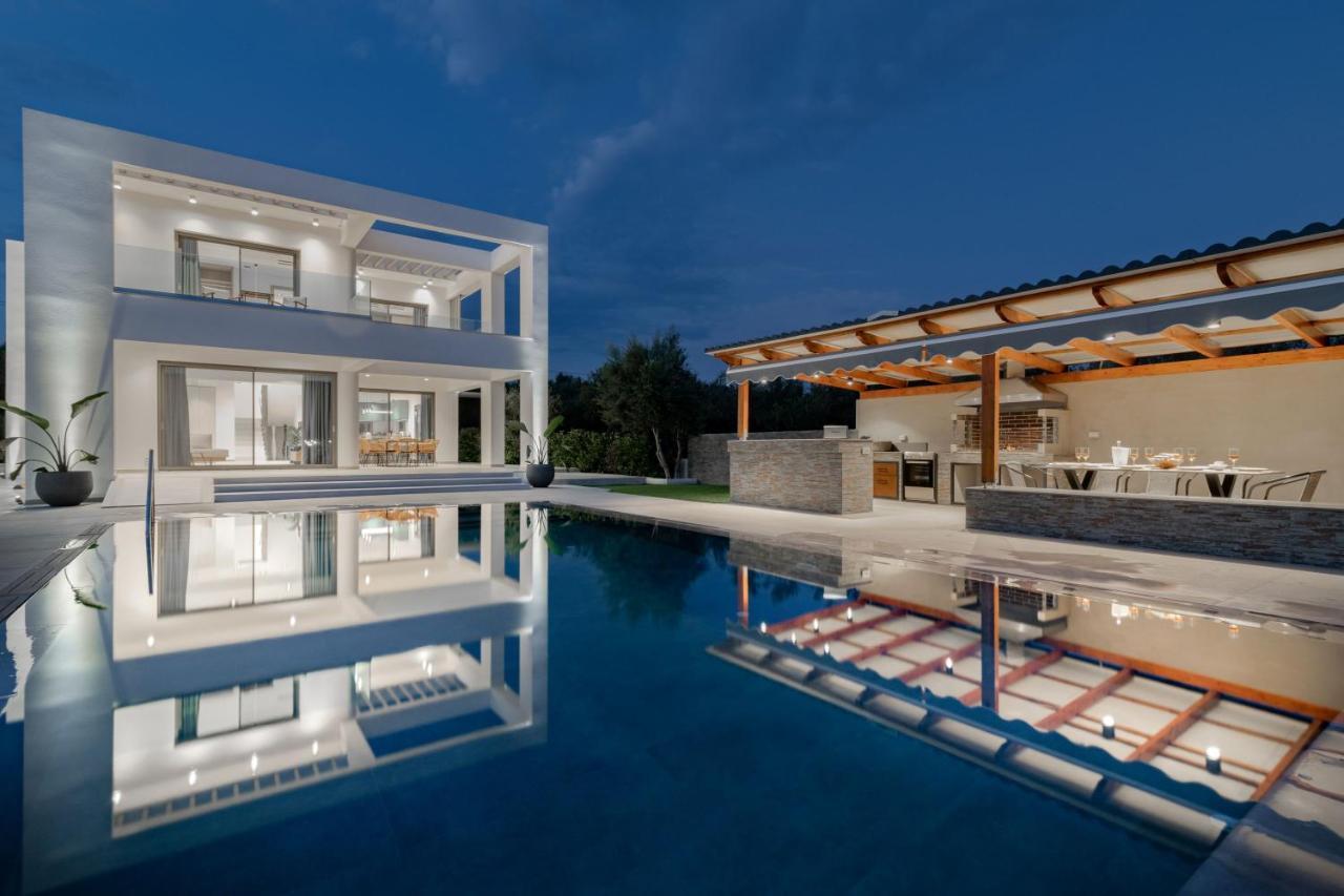 Antonia Villa - Luxurious Serenity With Private Pool, By Zantewize Kalipadhon Luaran gambar